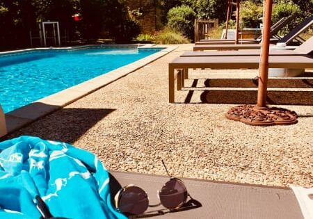 hébergement insolite proche de sarlat avec jacuzzi et piscine chauffée